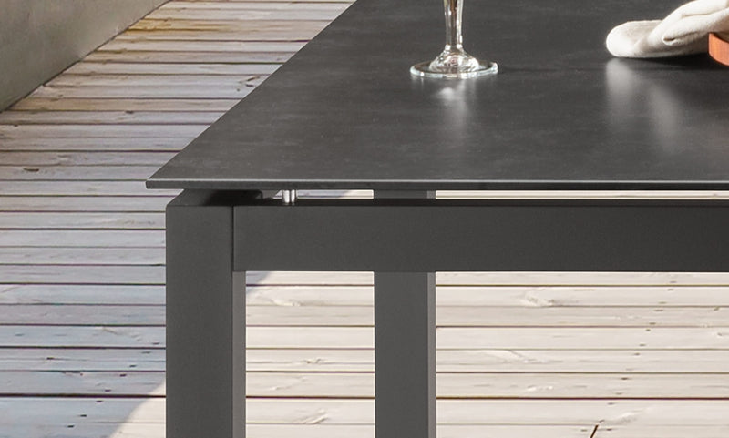 Destiny Cremona Tisch Detail